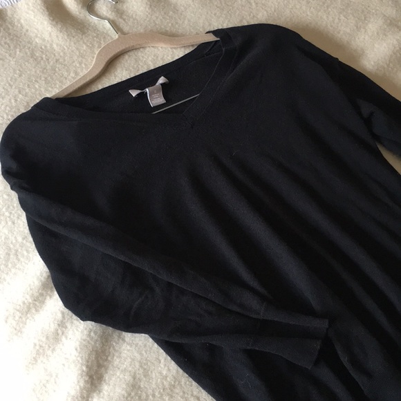 BANANA REPUBLIC V-NECK - Picture 6 of 9